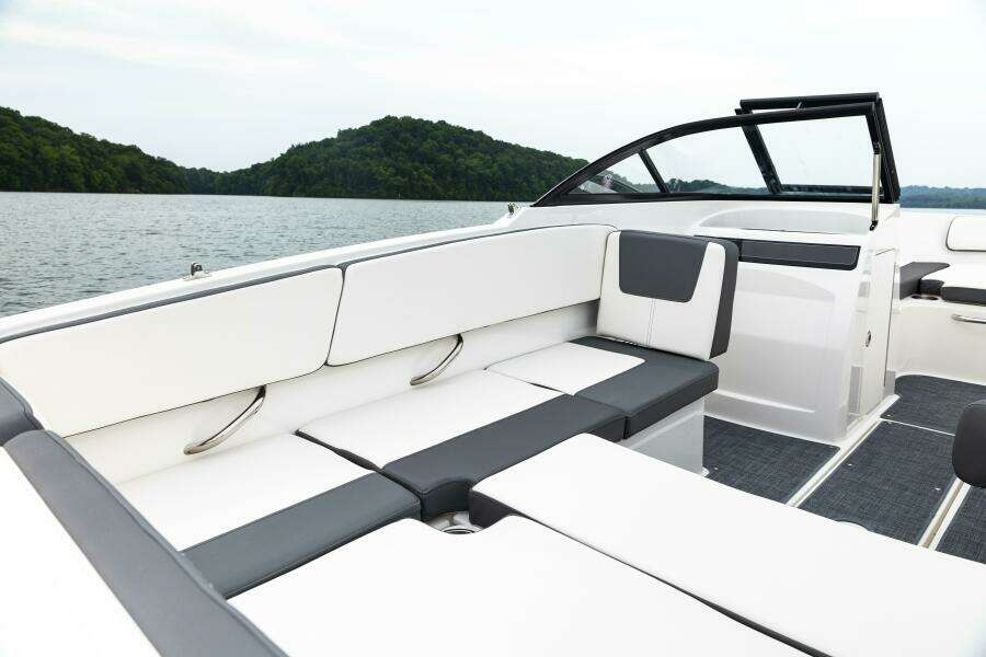 18ft Bayliner Yacht For Sale