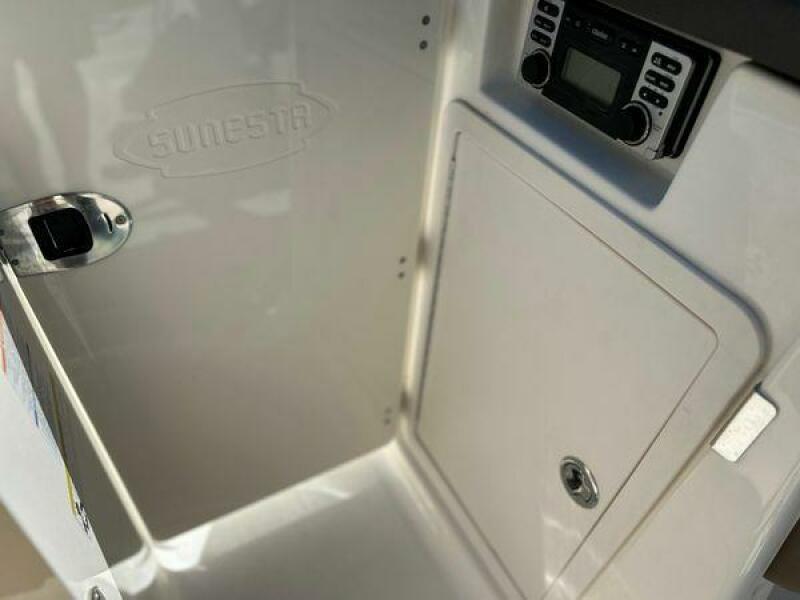 24' 2014 Chaparral 244 Sunesta