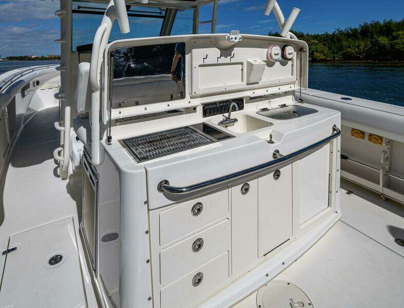 37ft Boston Whaler Yacht For Sale