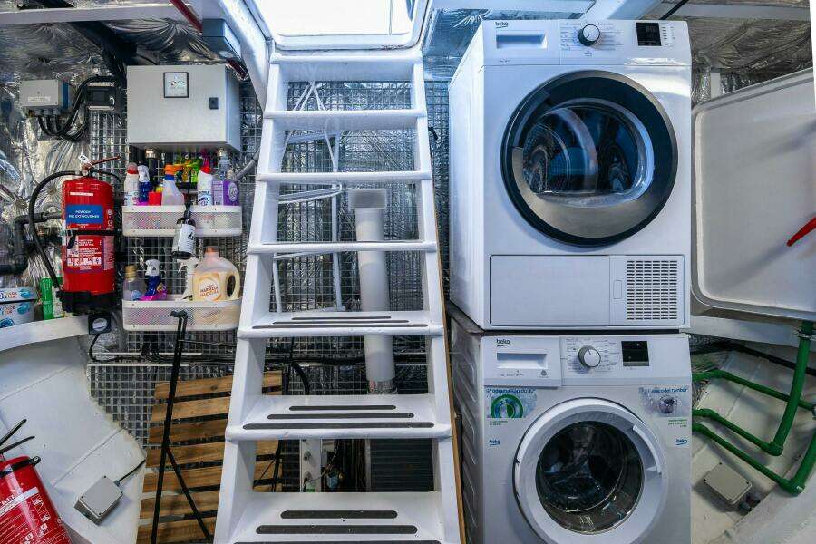 BLACK PEPPER 79ft Cantieri Di Lavagna Yacht For Sale