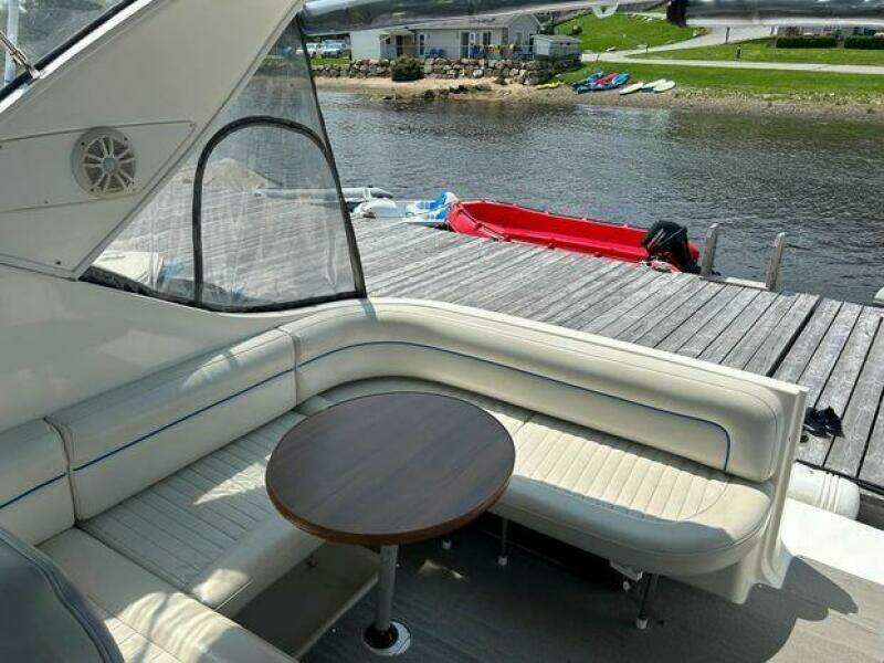 30ft Bayliner Yacht For Sale
