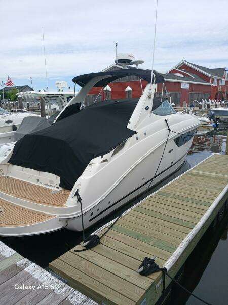 Happy Ours 28ft Sea Ray Yacht For Sale