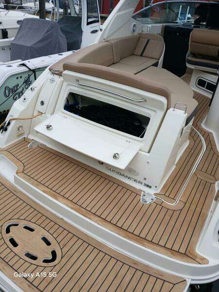 Happy Ours 28ft Sea Ray Yacht For Sale