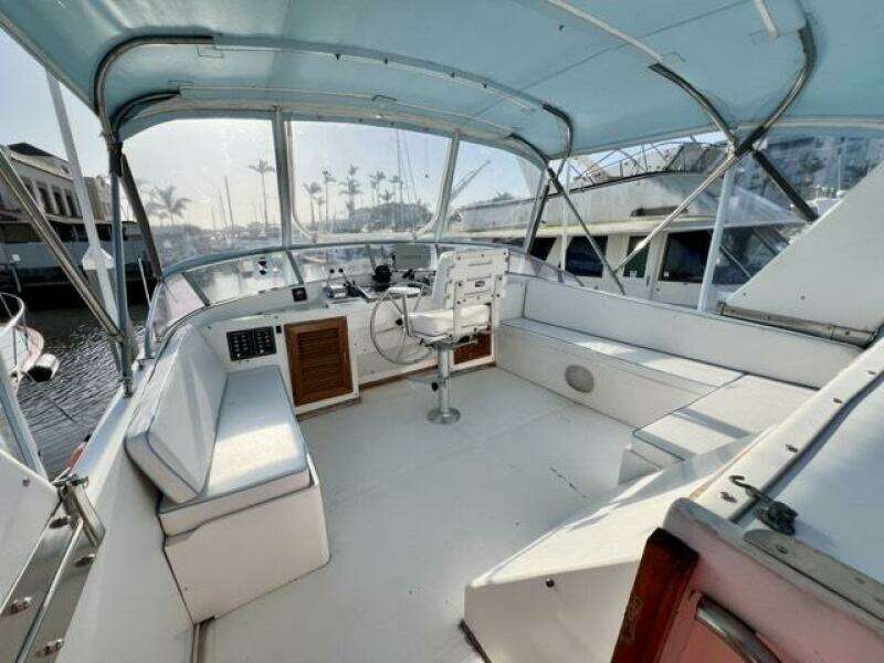 48 Nirvana 1987 Jefferson 42 Flybridge 1 Medium