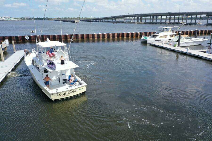 Lochloosa 53ft Hatteras Yacht For Sale
