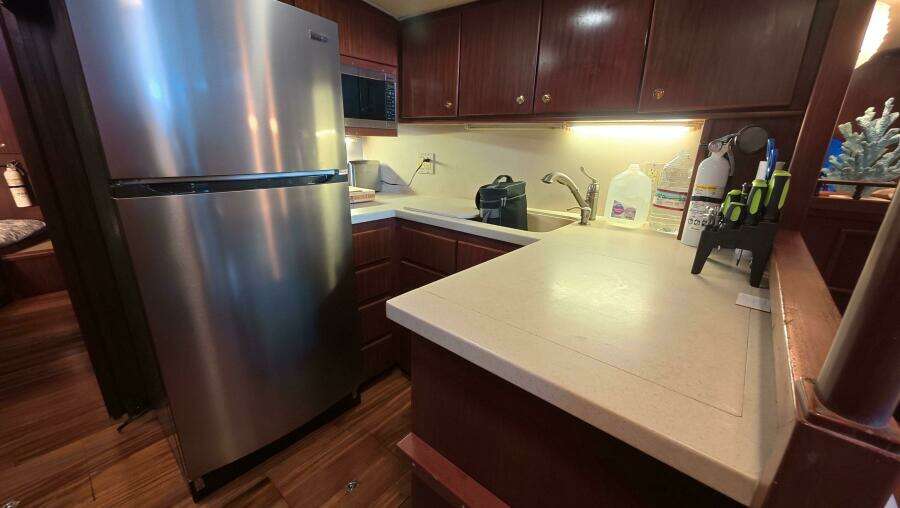 Lochloosa 53ft Hatteras Yacht For Sale