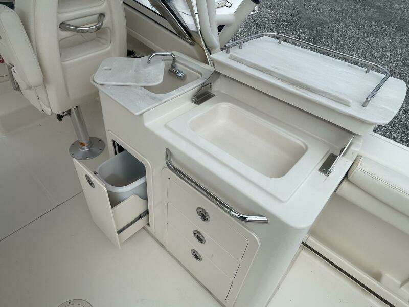 27ft Grady White Yacht For Sale