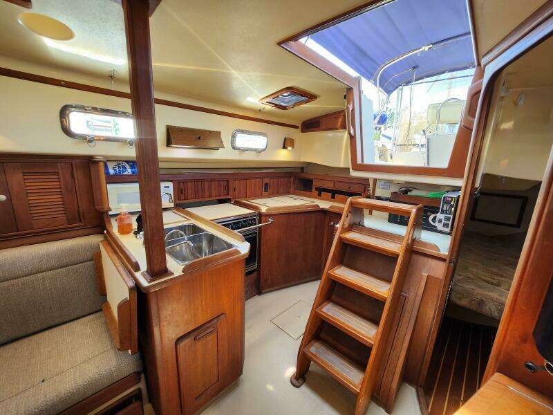 Chapter 4 37ft Island Packet Yacht For Sale