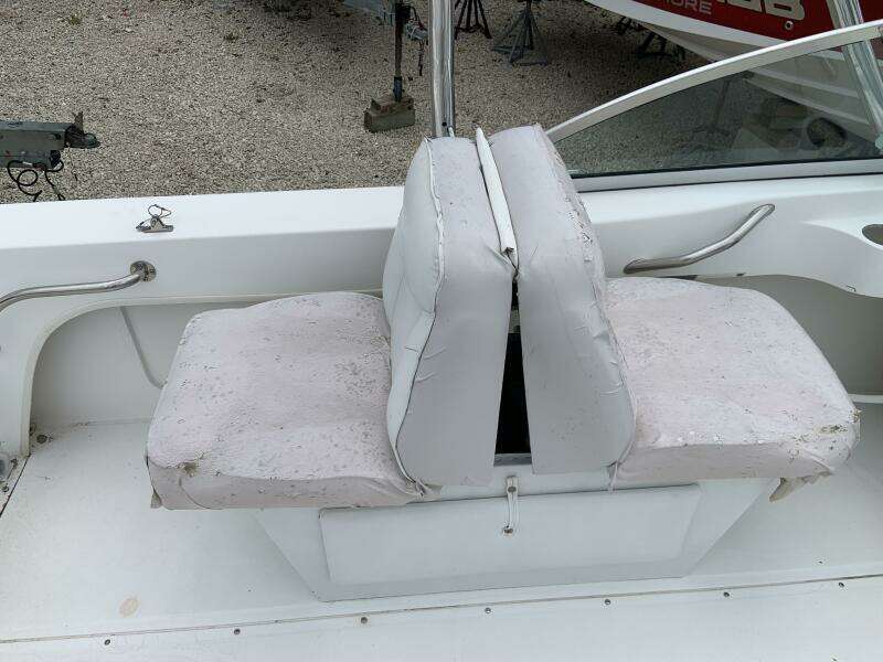 18ft Boston Whaler Yacht For Sale