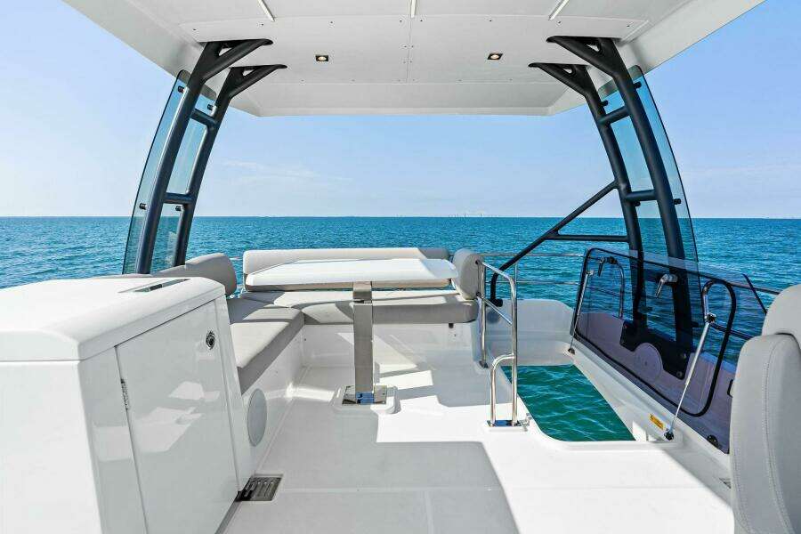 2022 Prestige 420 Flybridge- SPIRIT LED- Flybridge