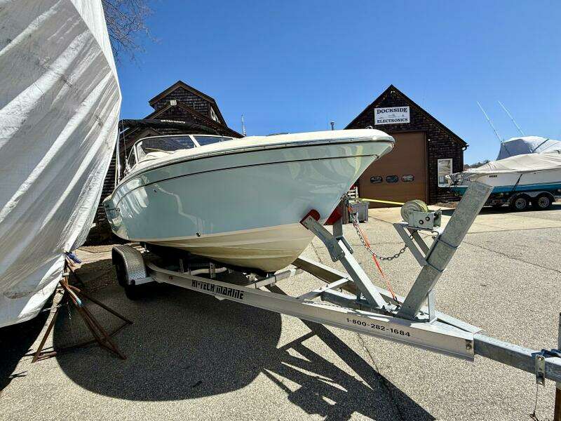 21ft Grady White Yacht For Sale