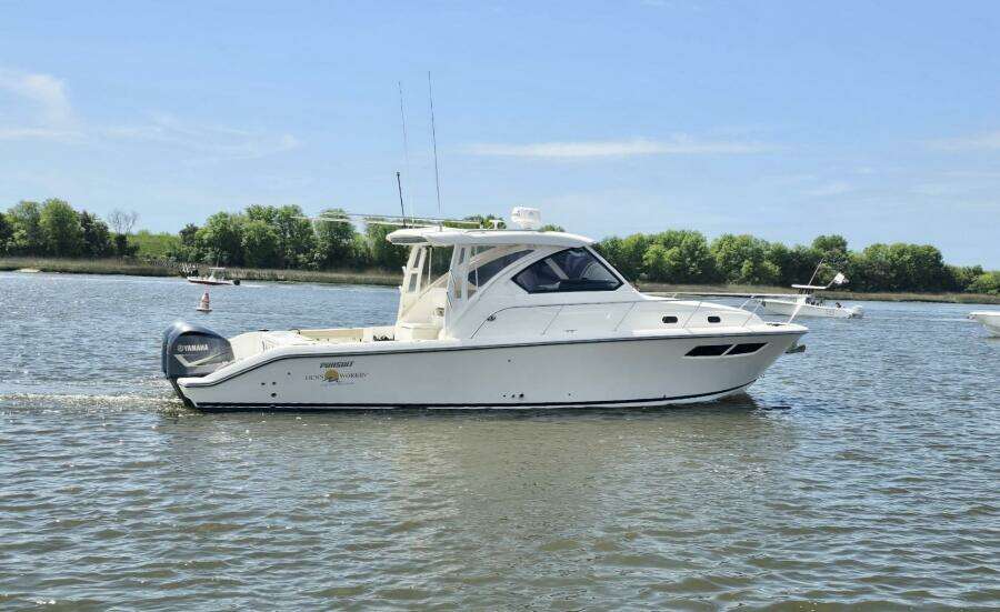 DUNN WORKING 35ft Pursuit Yacht For Sale