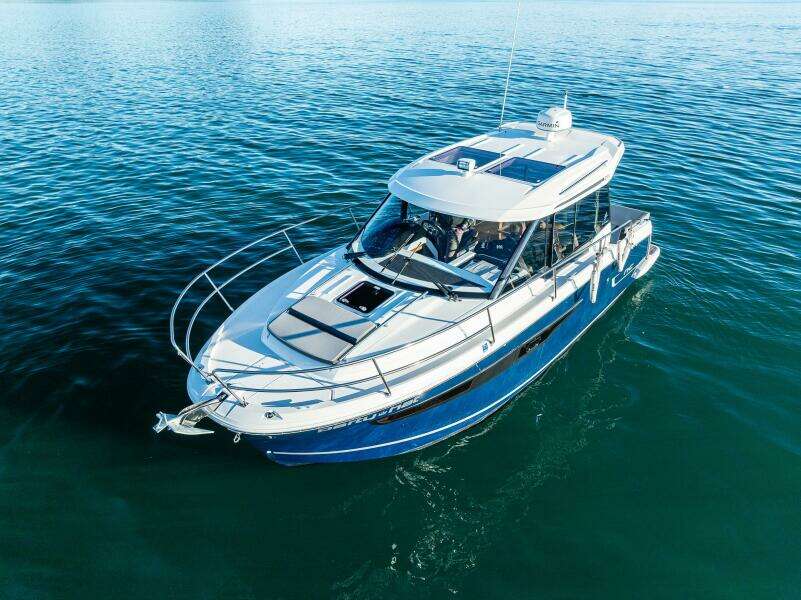 PARTY HAT 29ft Jeanneau Yacht For Sale