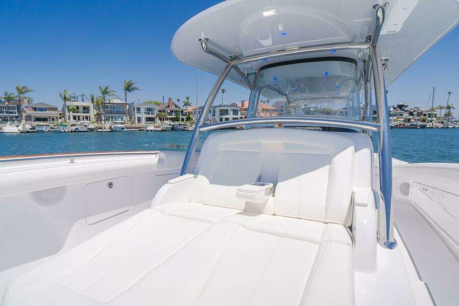 2026 Mag Bay 43 Center Console 