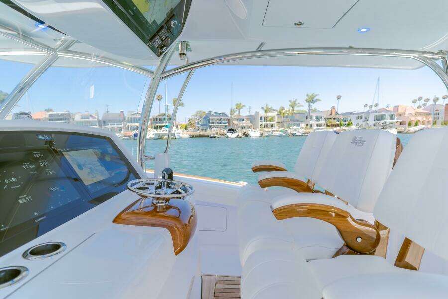 2026 Mag Bay 43 Center Console