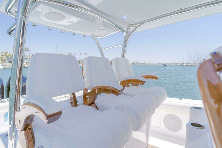 2026 Mag Bay 43 Center Console - Flybridge