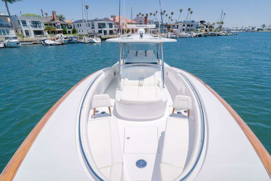 2026 Mag Bay 43 Center Console