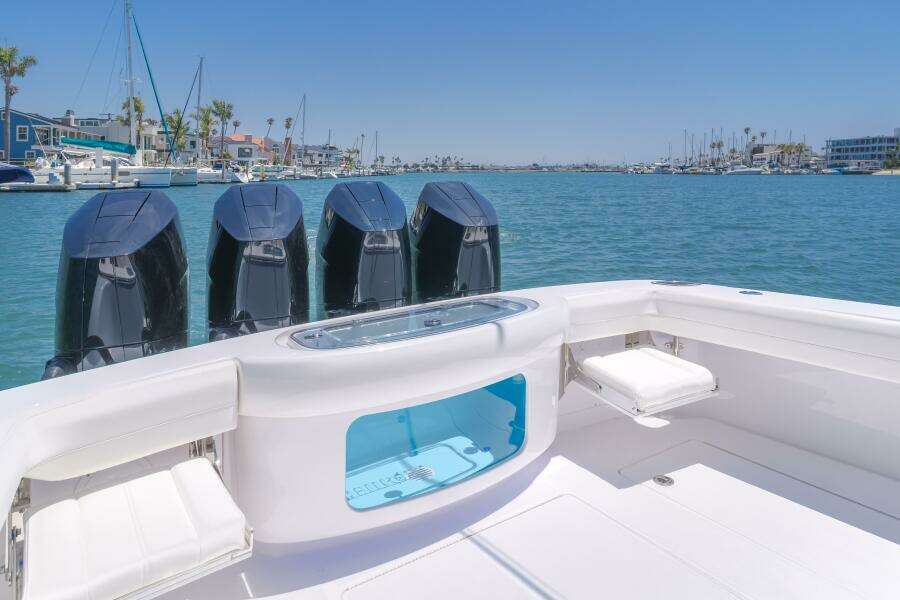 2026 Mag Bay 43 Center Console -Bait Tank
