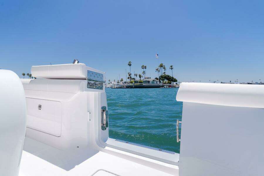 2026 Mag Bay 43 Center Console