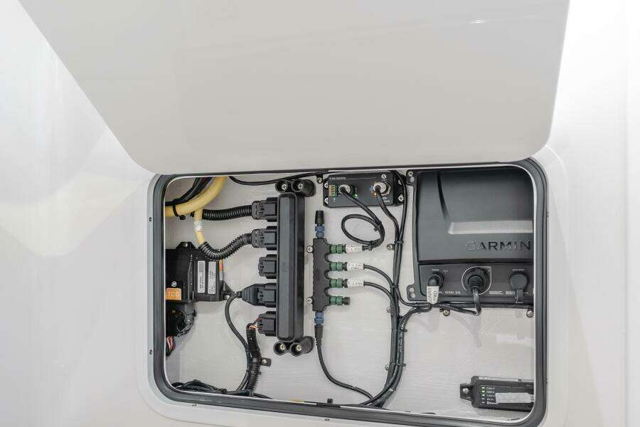 2026 Mag Bay 43 Center Console