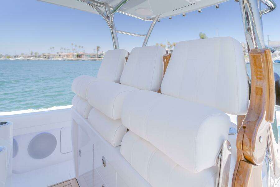 2026 Mag Bay 43 Center Console