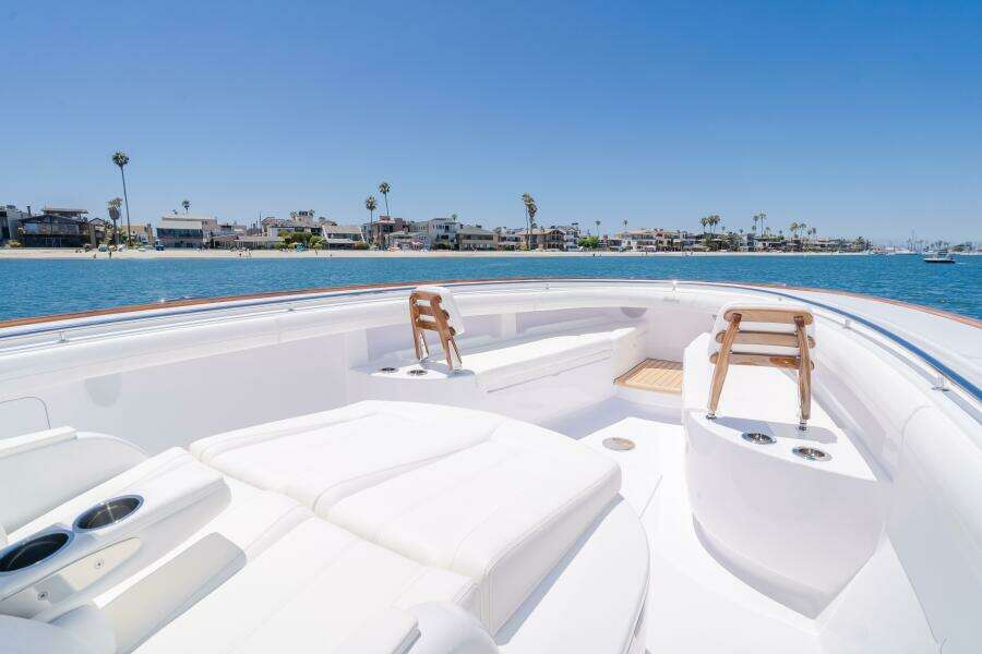 2026 Mag Bay 43 Center Console