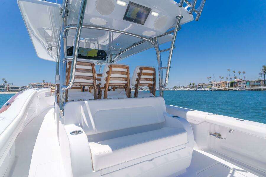 2026 Mag Bay 43 Center Console
