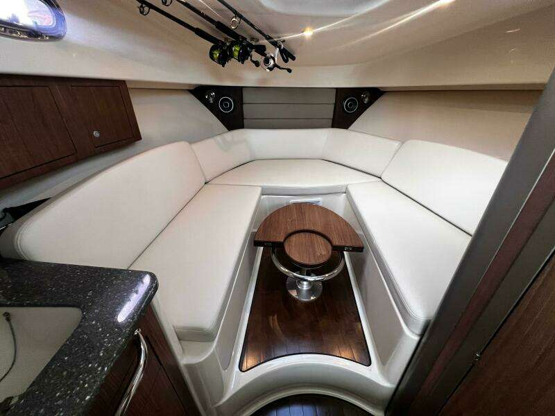 31ft Boston Whaler Yacht For Sale
