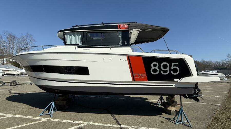 Scrimshaw III 29ft Jeanneau Yacht For Sale