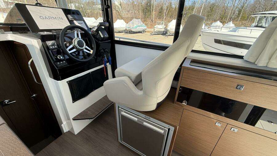 Scrimshaw III 29ft Jeanneau Yacht For Sale