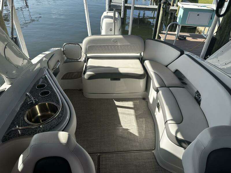 29ft Crownline Yacht For Sale