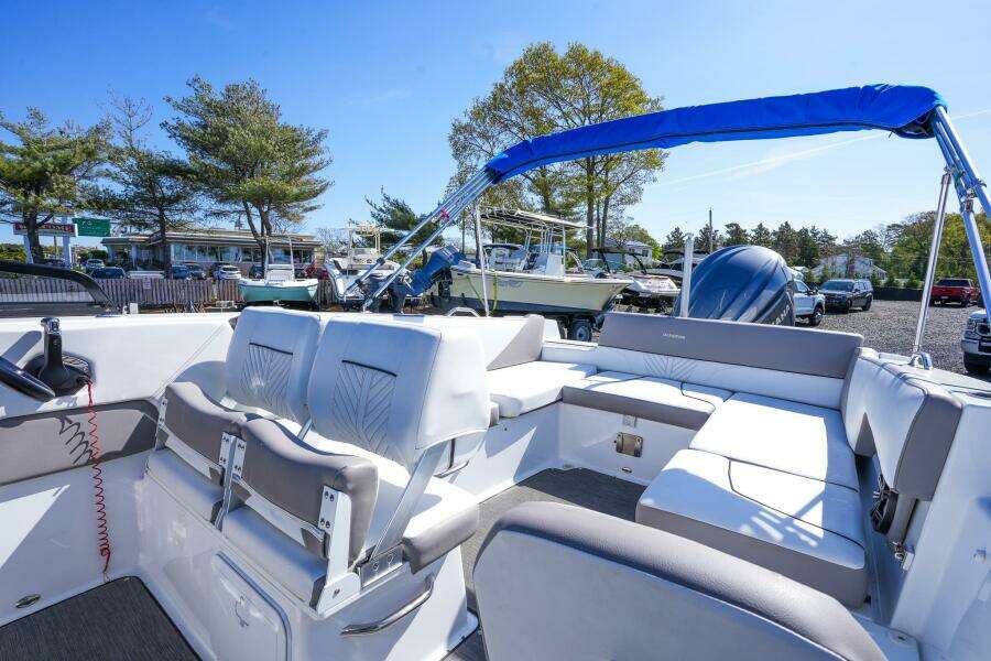 24ft Glastron Yacht For Sale