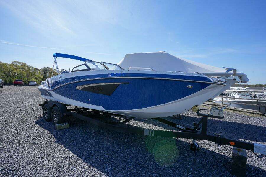 24ft Glastron Yacht For Sale
