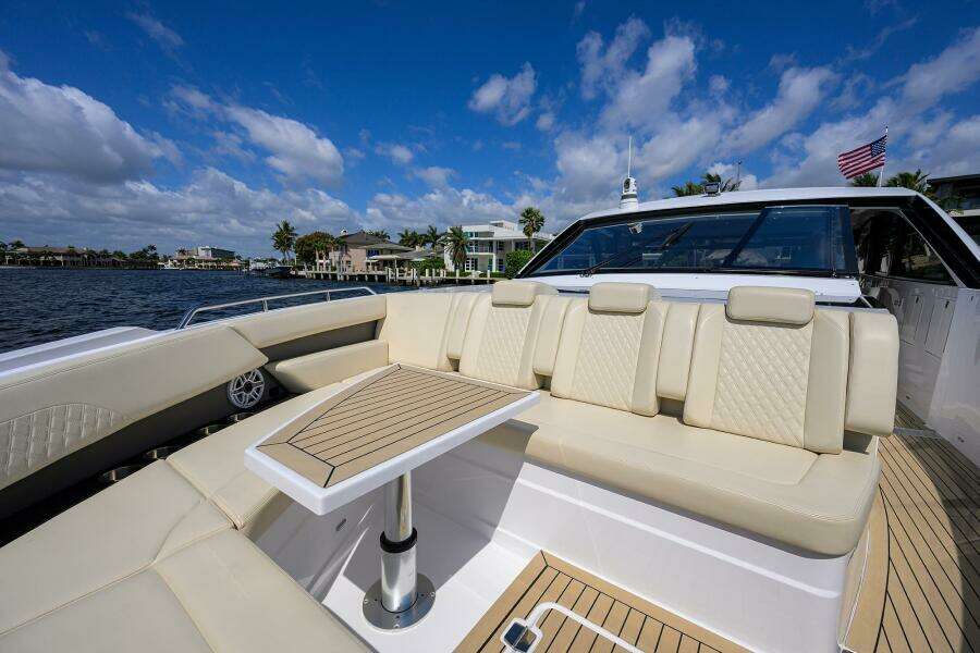 2024 Cruisers Yachts 50 GLS Outboard 50ft Cruisers Yacht For Sale