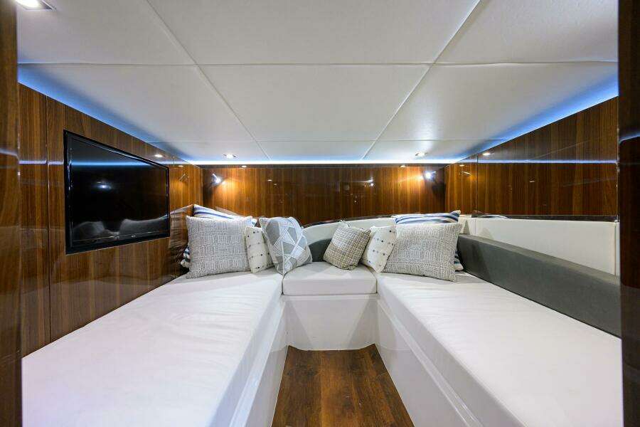 2024 Cruisers Yachts 50 GLS Outboard 50ft Cruisers Yacht For Sale