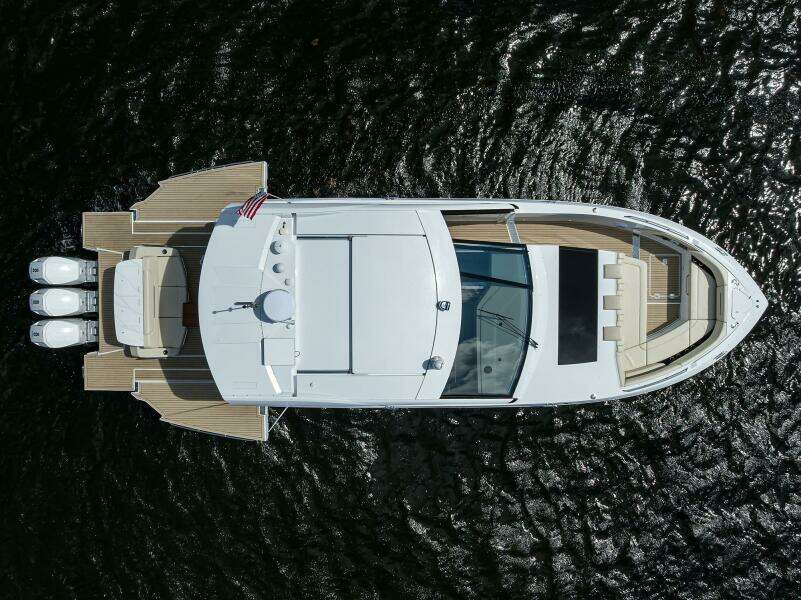 2024 Cruisers Yachts 50 GLS Outboard 50ft Cruisers Yacht For Sale