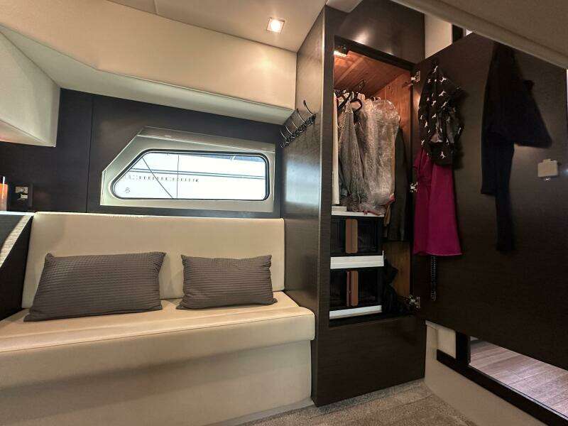 LUX LIFE 39ft Cruisers Yachts Yacht For Sale