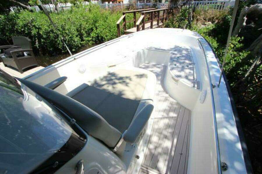 27ft Boston Whaler Yacht For Sale