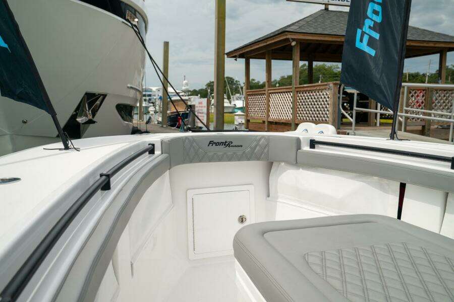 33ft Front Runner Yacht For Sale