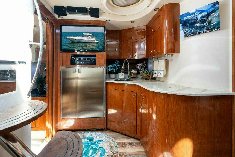 2008 Regal 4060 Commodore - Blu Ayes - Galley