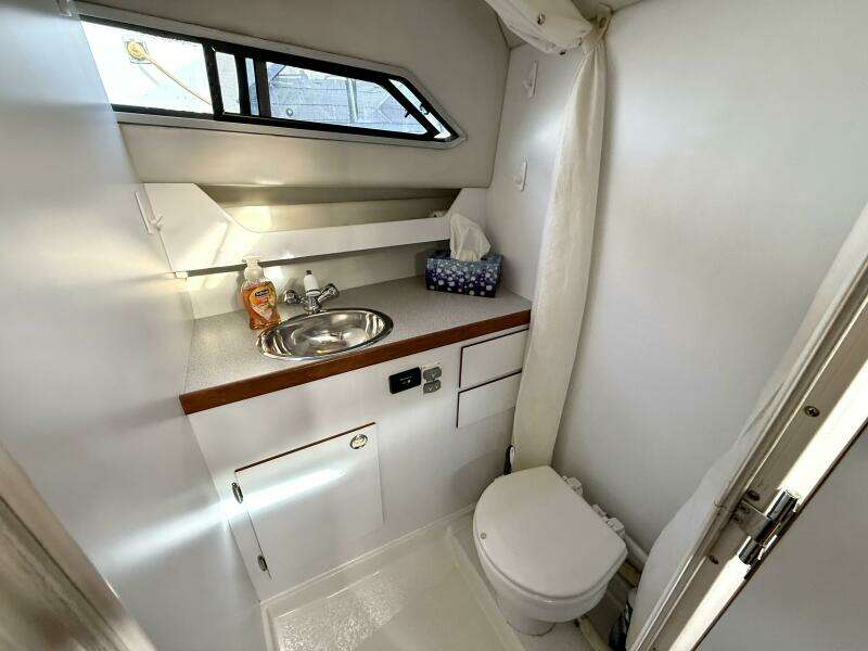 Pacific Loon 27ft Monaro Yacht For Sale
