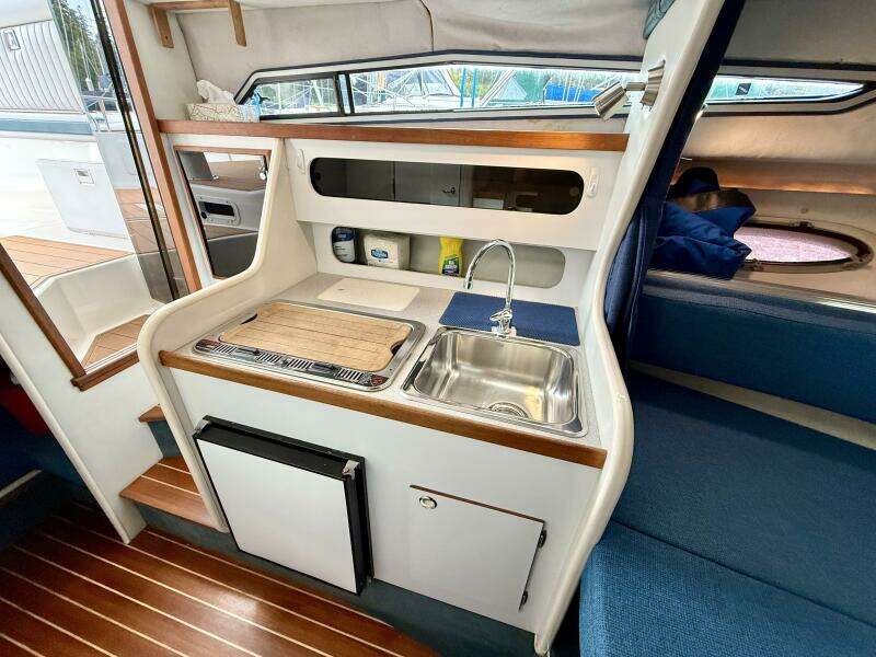 Pacific Loon 27ft Monaro Yacht For Sale