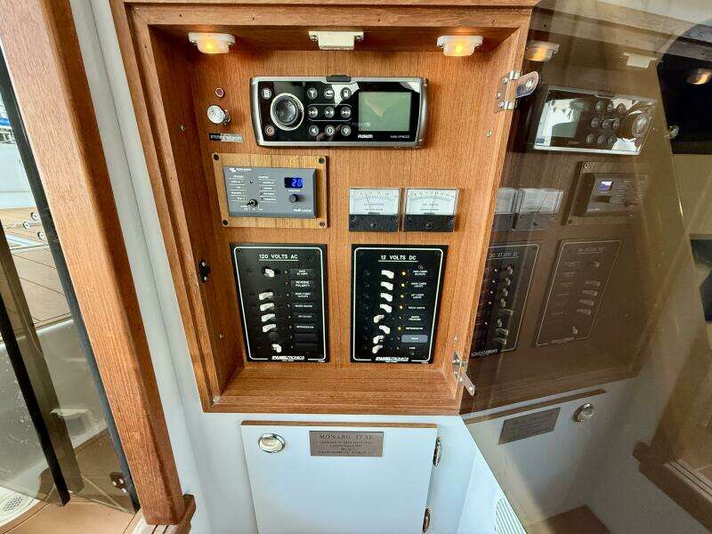 Pacific Loon 27ft Monaro Yacht For Sale