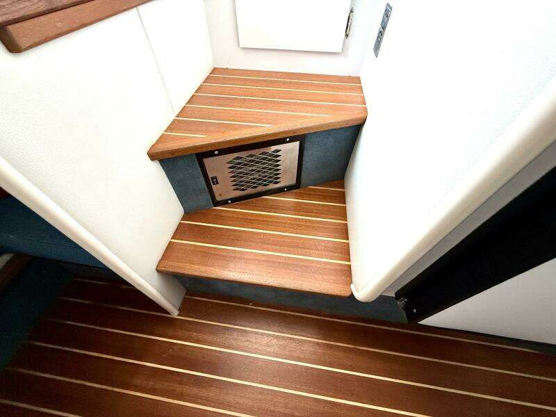 Pacific Loon 27ft Monaro Yacht For Sale