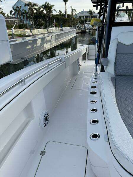 33ft Invincible Yacht For Sale