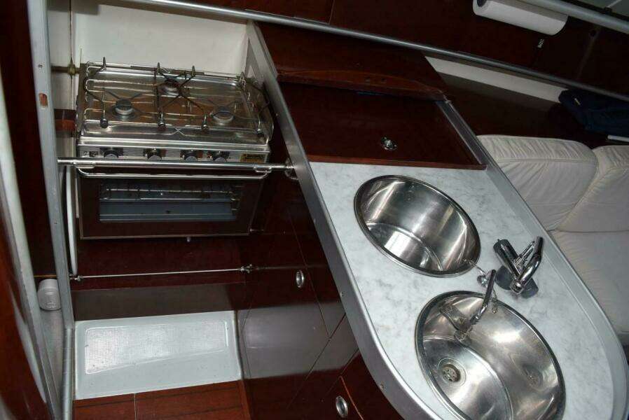 Born Free 32ft Beneteau Yacht For Sale