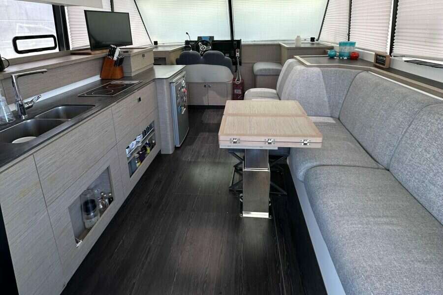 2021-fountaine-pajot-my4s-power-9747125-20250421104049588-1_XLARGE.jpg
