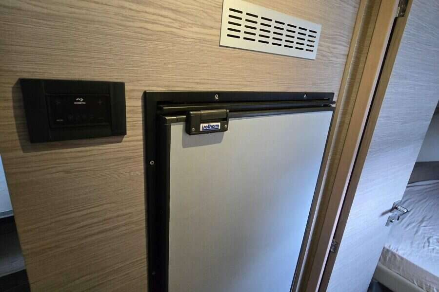 2021-fountaine-pajot-my4s-power-9747125-20250905161140293-1.jpg