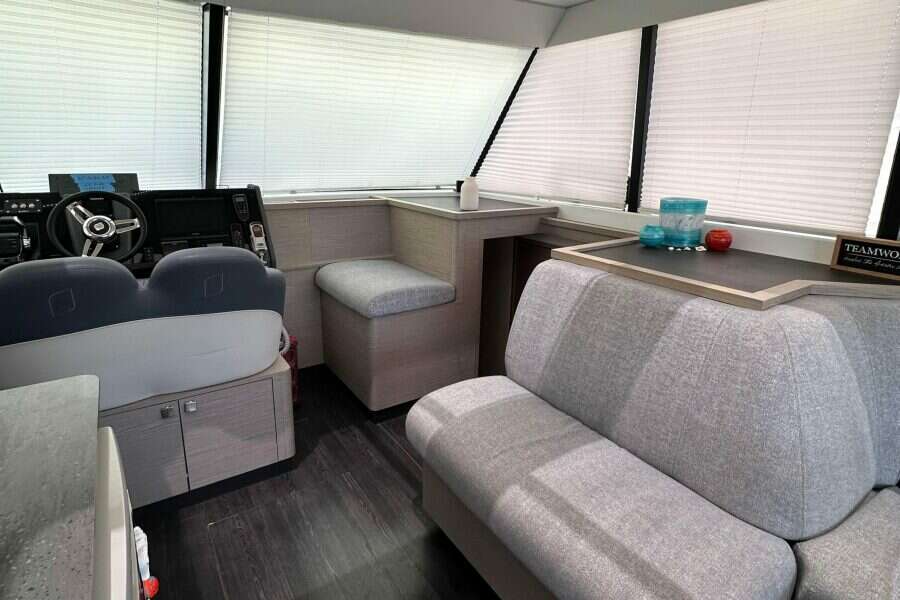 2021-fountaine-pajot-my4s-power-9747125-20250421104105550-1_XLARGE.jpg