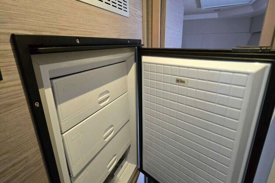 2021-fountaine-pajot-my4s-power-9747125-20250905161140942-2.jpg
